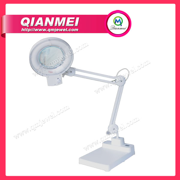 Daylight Fluorescent Magnifier